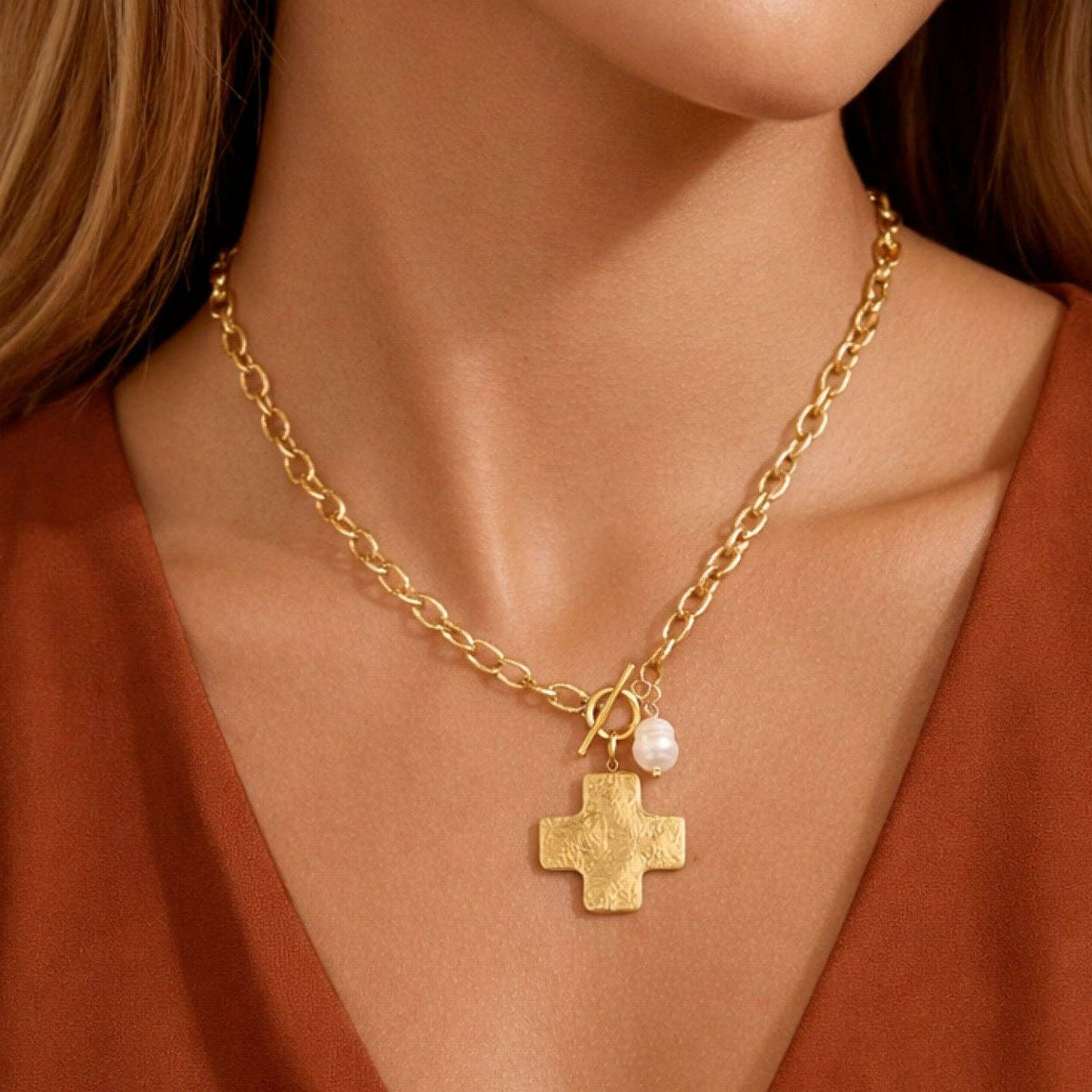 18K Gold PVD Plated Stainless Steel Cross Pendant Necklace – 8021: S0OX3T8021