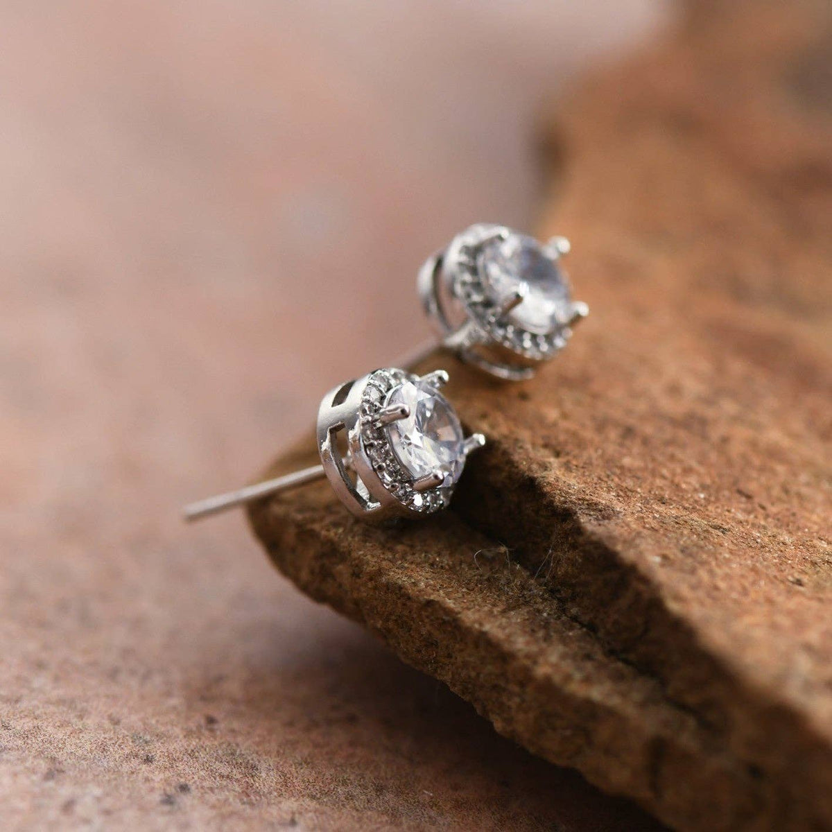 Dainty Round Studs with Clear Glass Crystals - 4854: S0OX3T4854 Silver/Round