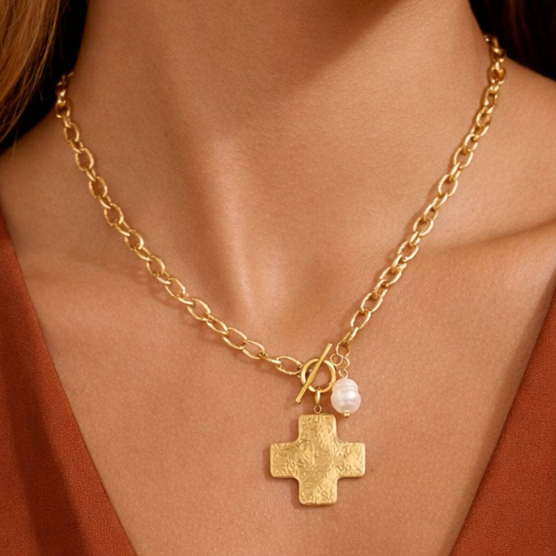 18K Gold PVD Plated Stainless Steel Cross Pendant Necklace – 8021: S0OX3T8021