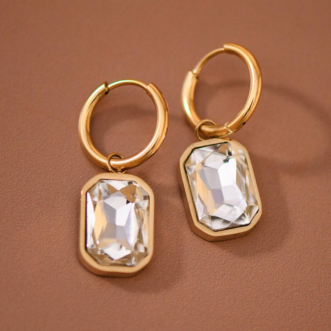 18K Gold Plated Waterproof Stainless Steel Crystal Hoop Earrings – 8015: S0OX3T8015 Clear