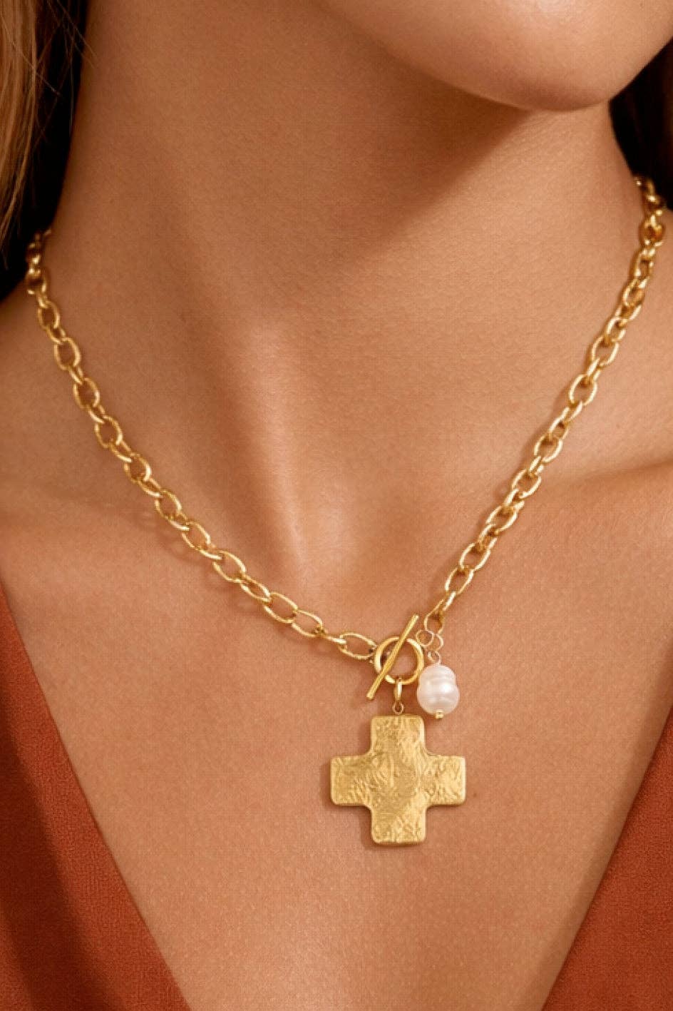 18K Gold PVD Plated Stainless Steel Cross Pendant Necklace – 8021: S0OX3T8021