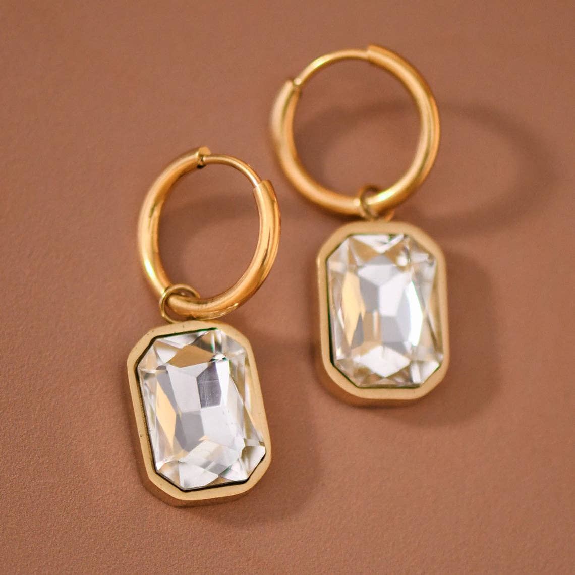 18K Gold Plated Waterproof Stainless Steel Crystal Hoop Earrings – 8015: S0OX3T8015 Clear